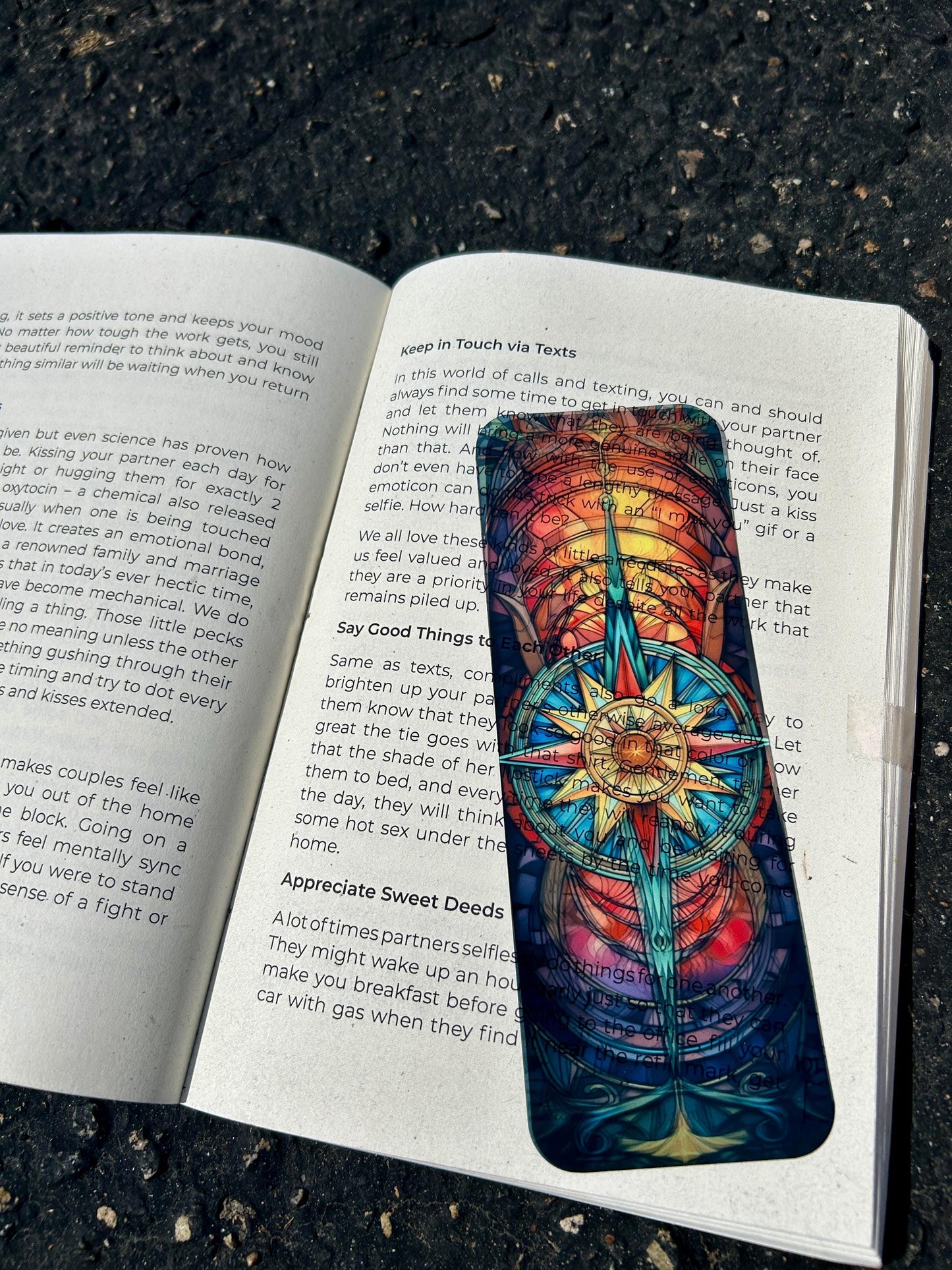 Nautical Compass Bookmark – Vintage Stained Glass Gift, Ocean Explorer Keepsake, Sailor Navigation Symbol, Unique Stained Glass Gift