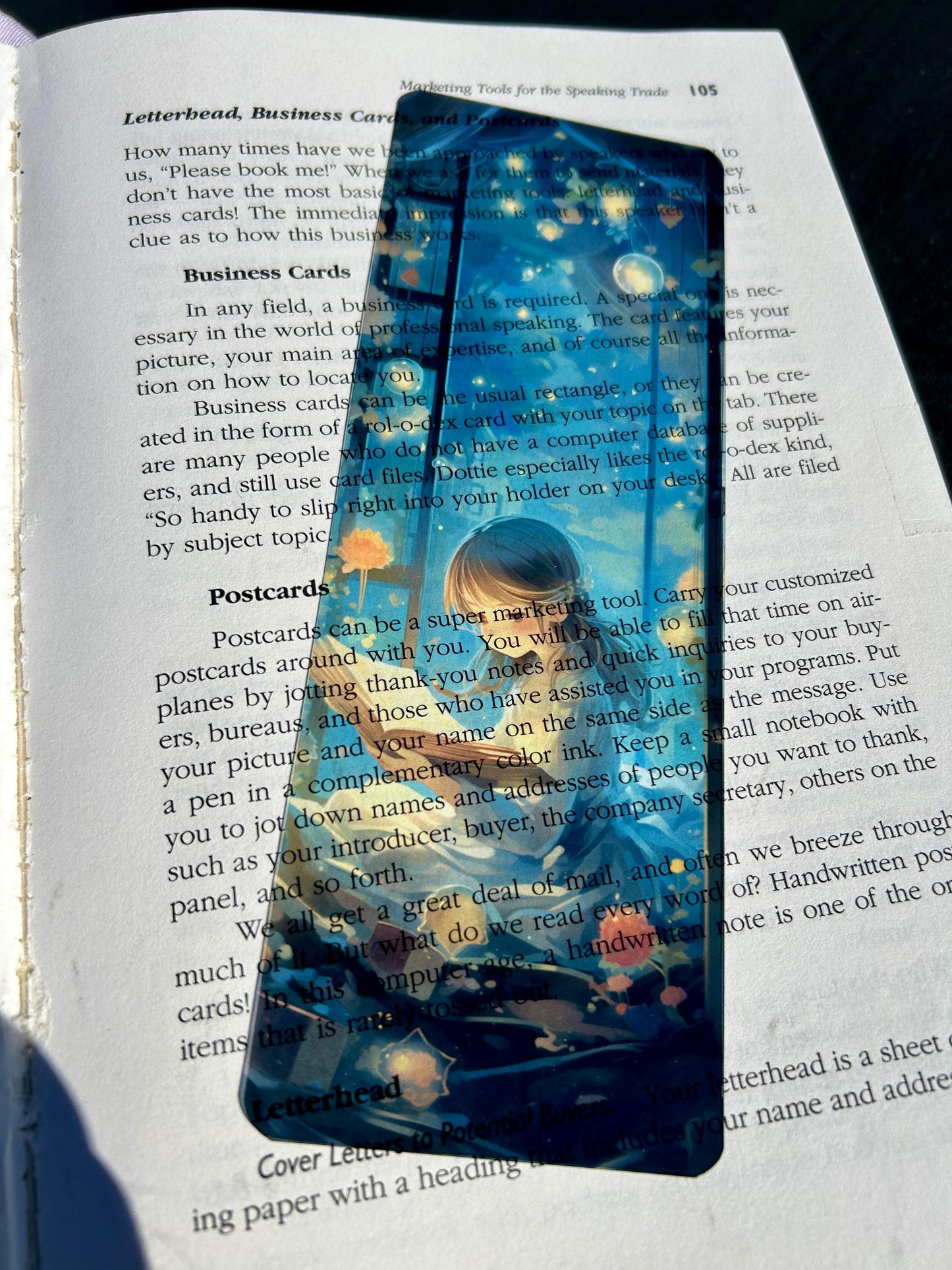 Cozy Night Reading Bookmark – Lofi-Style Fairy Light Scene, Dreamy Bedroom Ambience with Gentle Bookish Magic