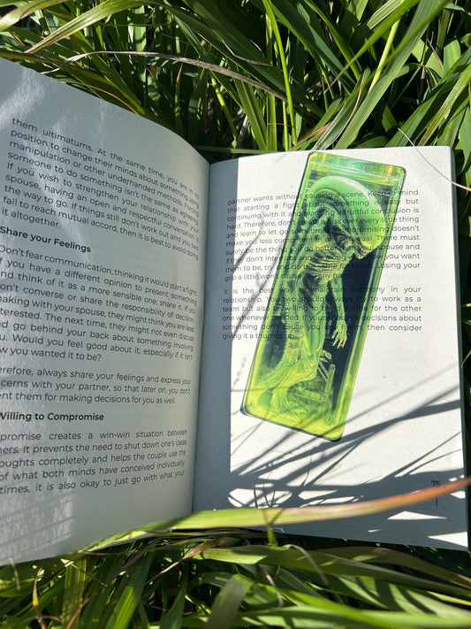 Alien Bookmark – Handmade UFO Bookmark, Sci-Fi Page Marker, Extraterrestrial Gift, Cosmic Book Lover Accessory, Alien Fan Gift for Reading