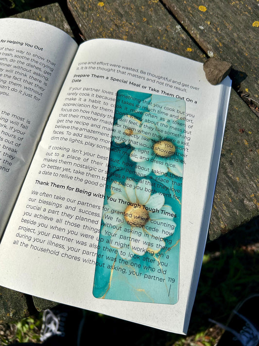 Teal Daisy Flower Bookmark - Handmade Floral Design - Unique Book Marker - Perfect Gift for Book Lovers & Flower Enthusiasts