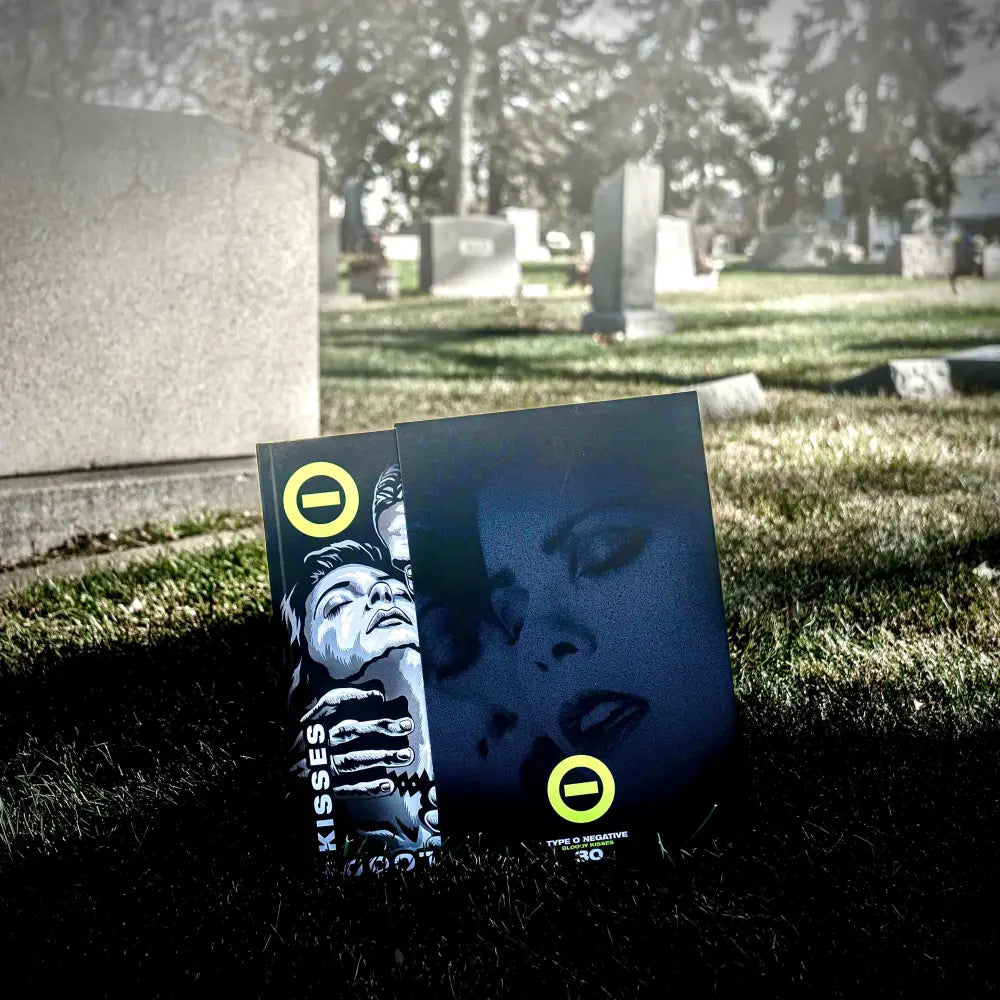 Type O Negative: Bloody Kisses 30 - Deluxe Bundle - Book Edition