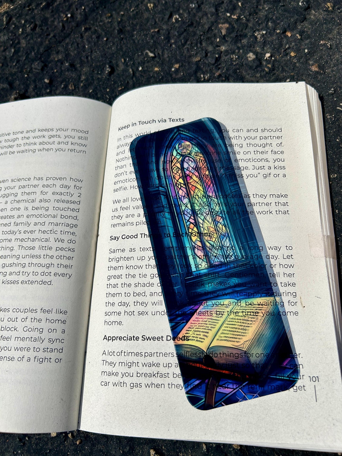 Stained Glass Church Bookmark – Elegant Cathedral-Inspired Design, Spiritual Keepsake, Unique Gift for Book Lovers