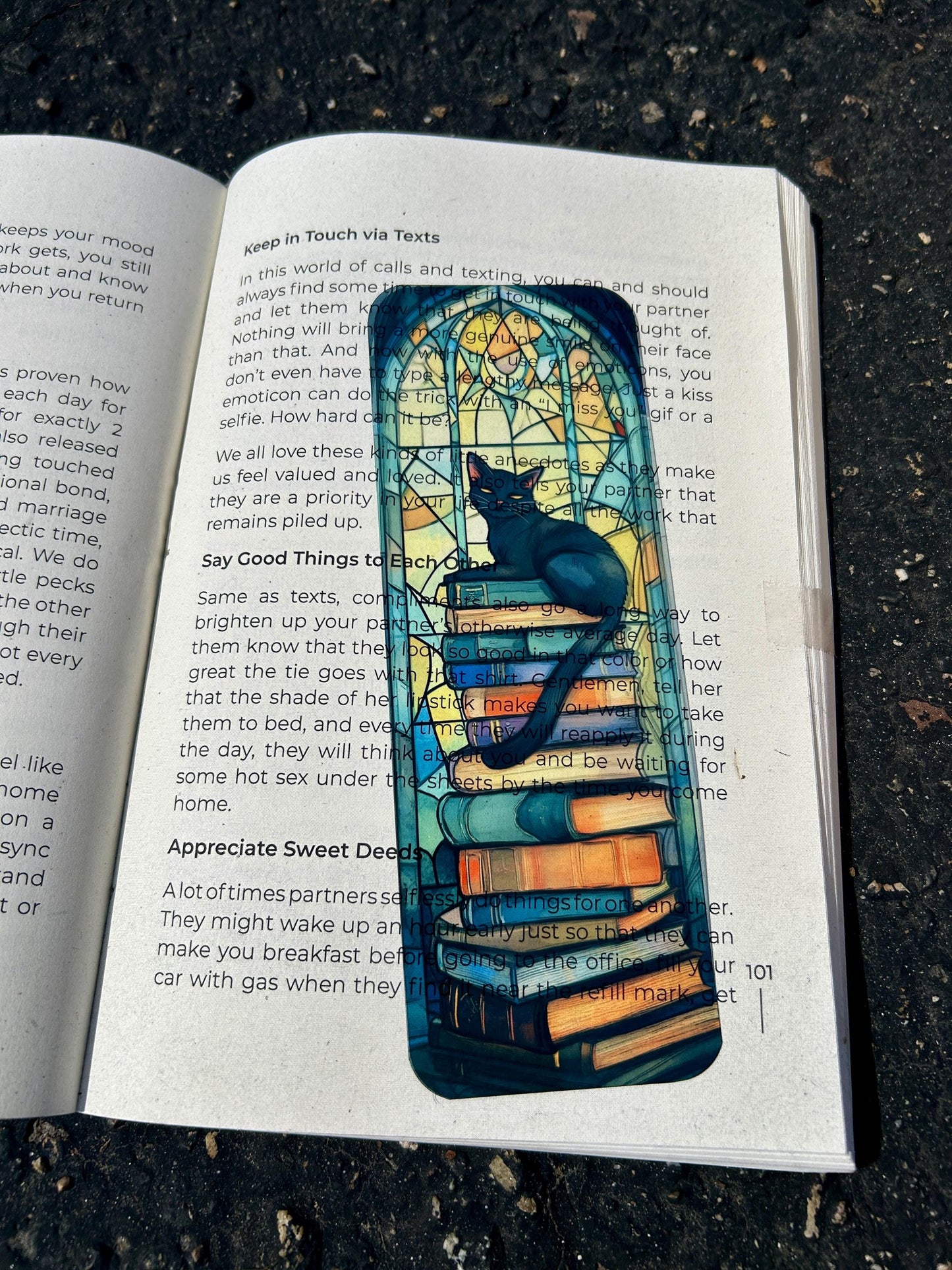 Mystical Black Cat Bookmark – Dark Academia Aesthetic, Perfect Gift for Cat Lovers & Bookworms