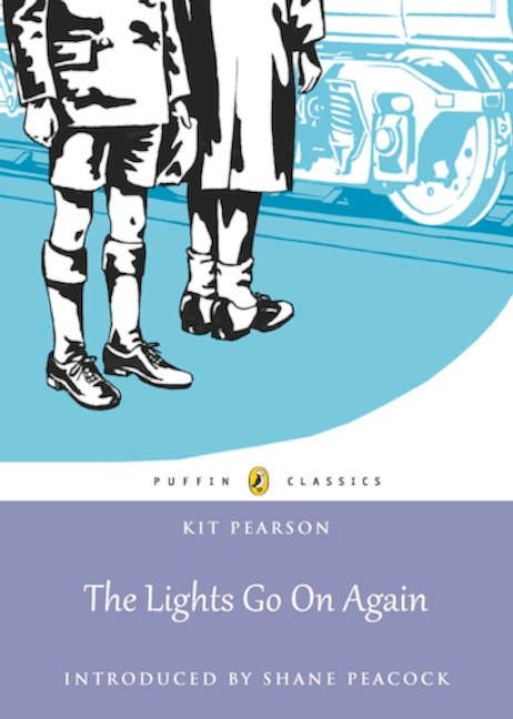 The Lights Go On Again - Puffin Classics (The Guests of War)