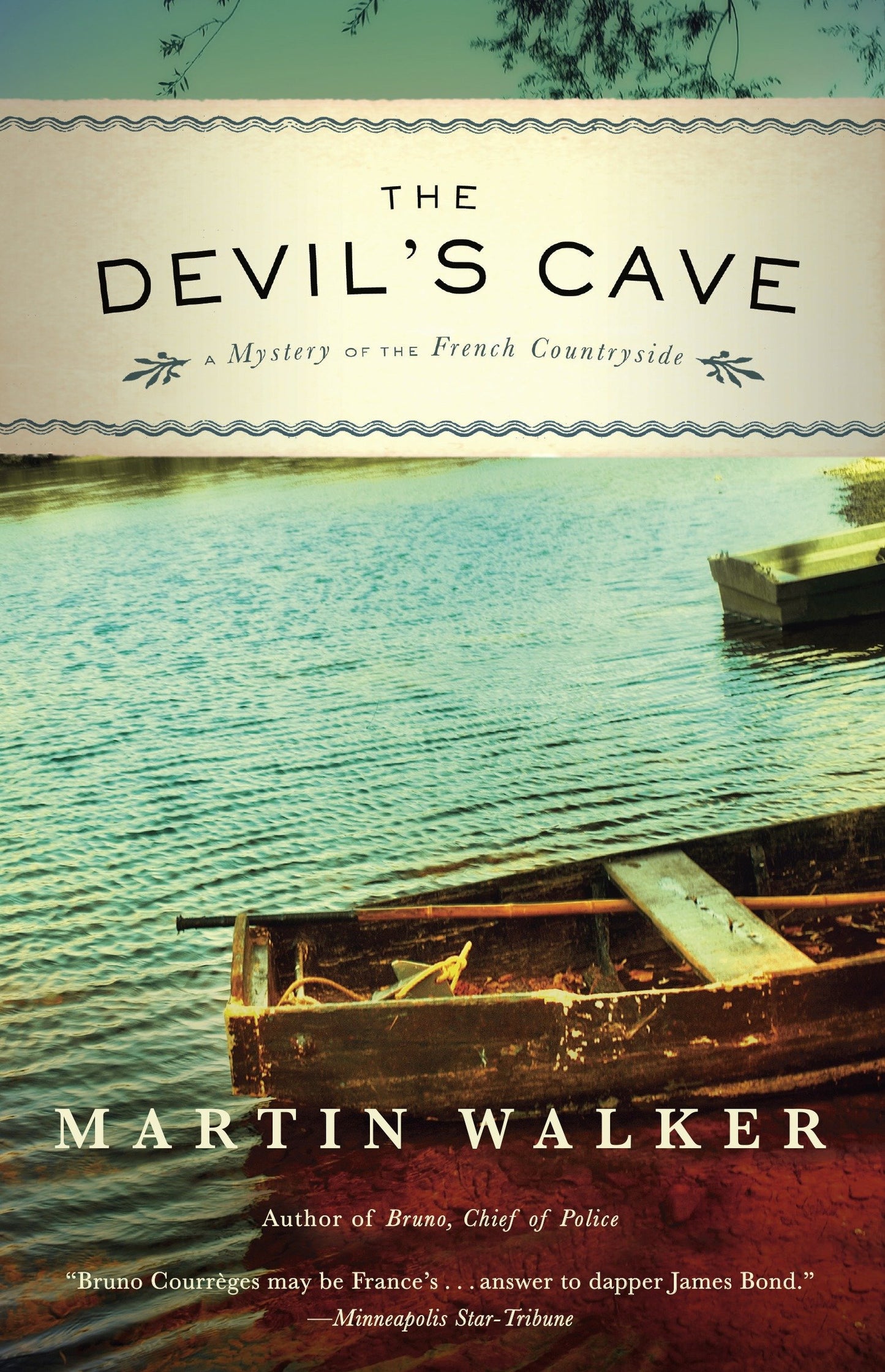 The Devil's Cave - A Mystery of the French Countryside (Bruno, Chief of Police Series) (Book:5)