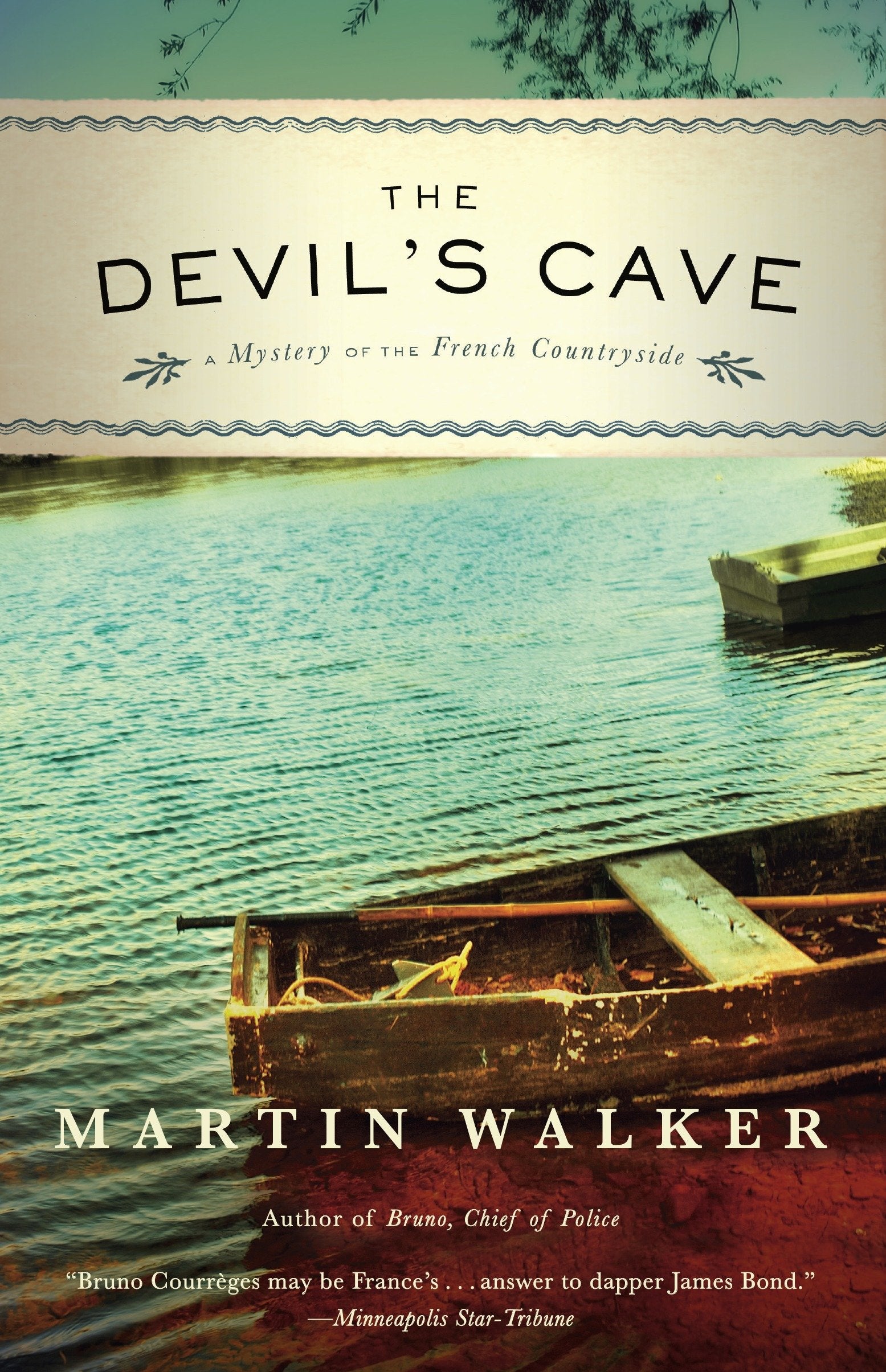 The Devil's Cave - A Mystery of the French Countryside (Bruno, Chief of Police Series) (Book:5)