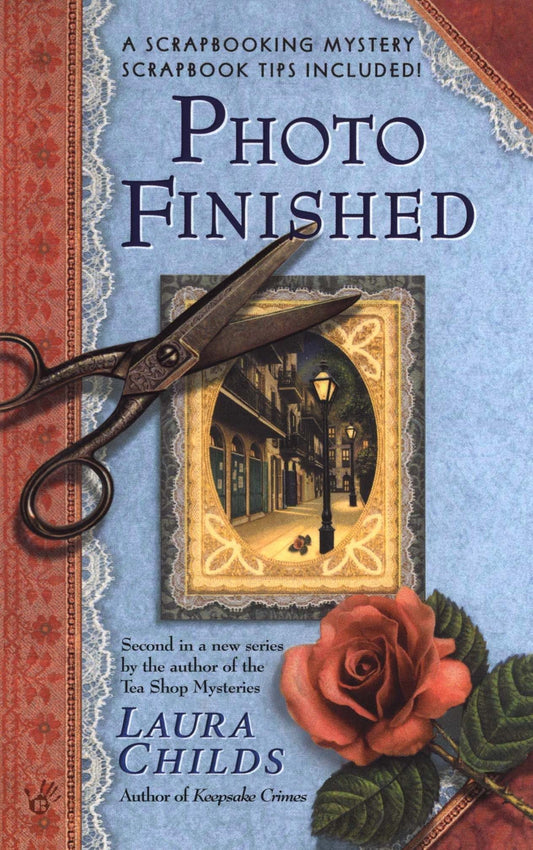 Photo Finished (A Scrapbooking Mystery) (Book:2)