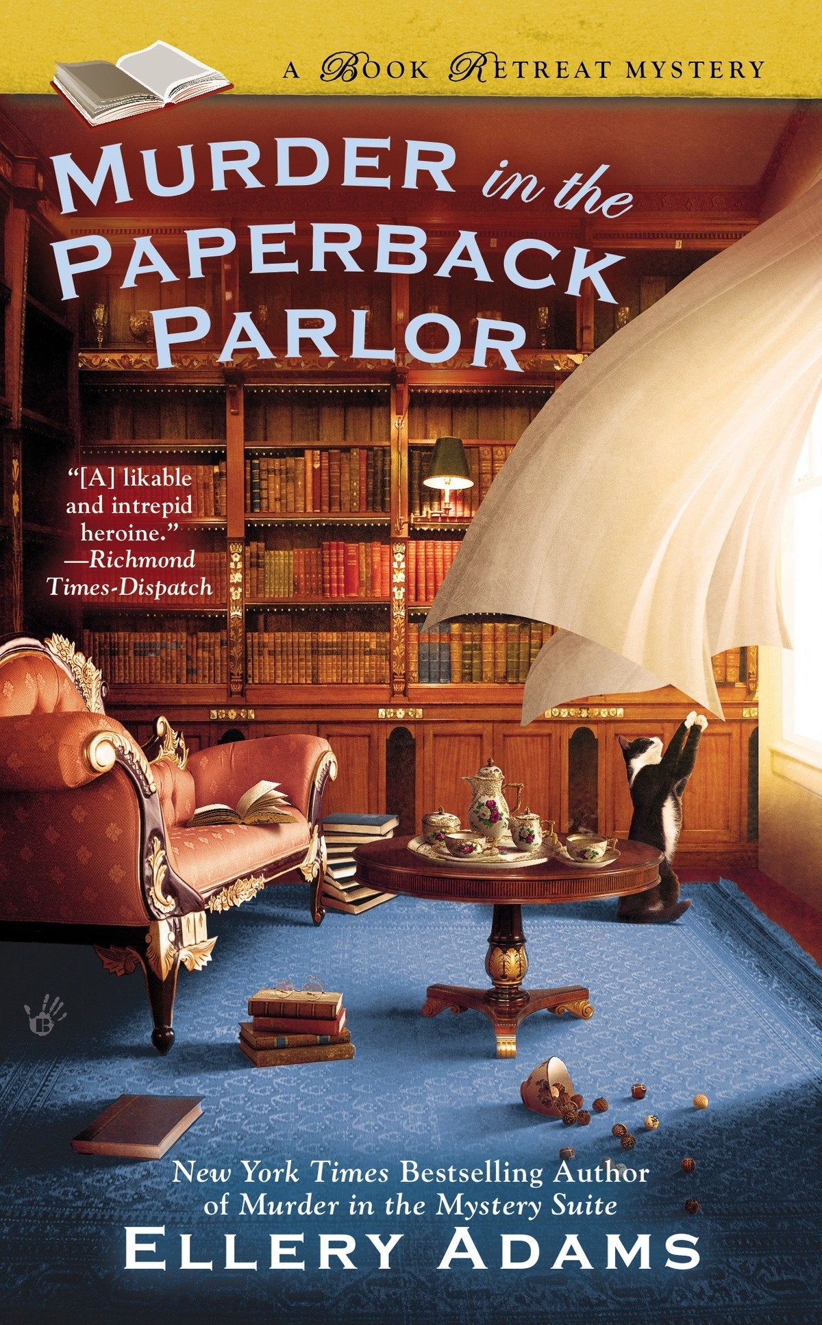 Murder in the Paperback Parlor (A Book Retreat Mystery) (Book:2)