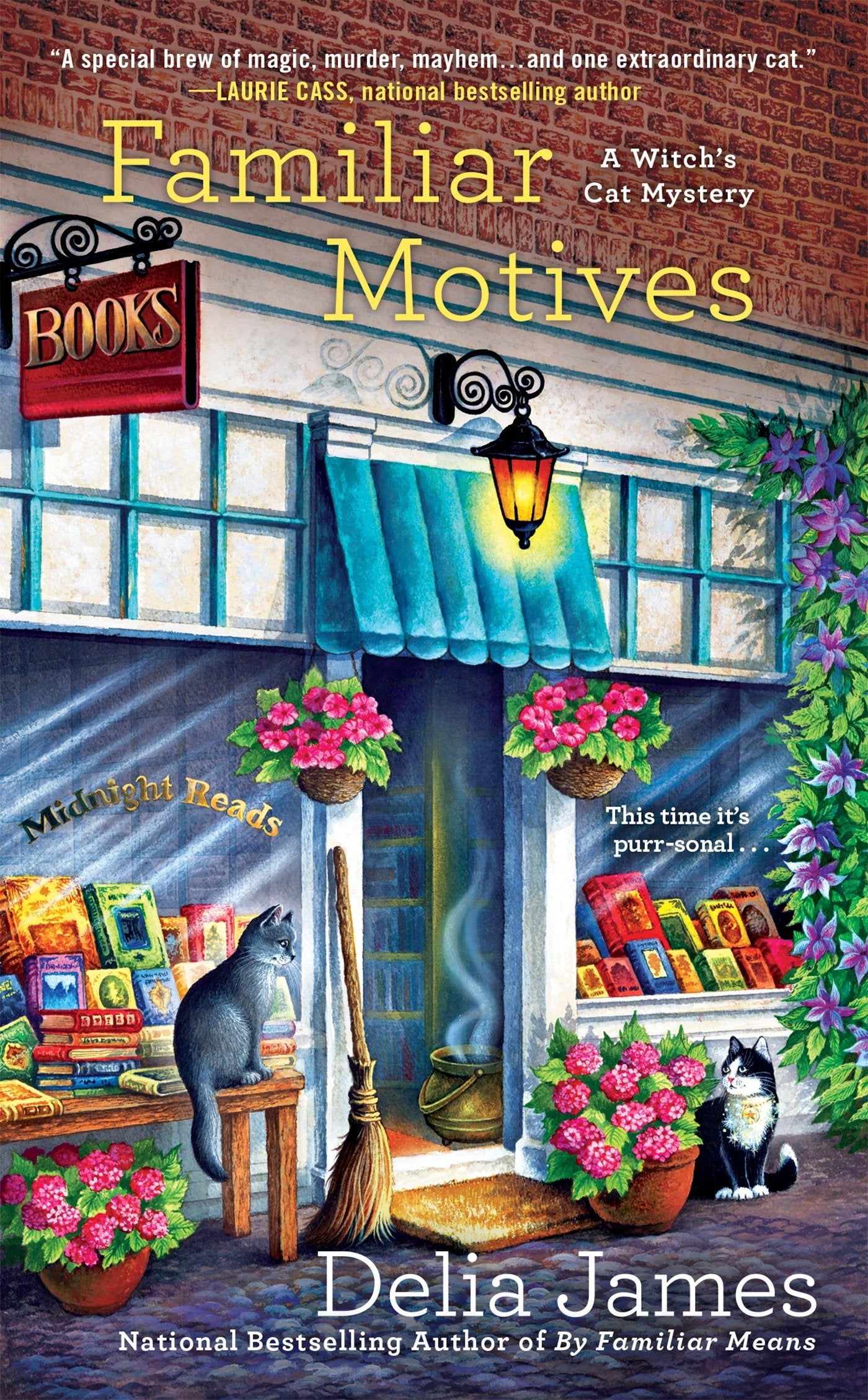 Familiar Motives (A Witch's Cat Mystery) (Book:3)