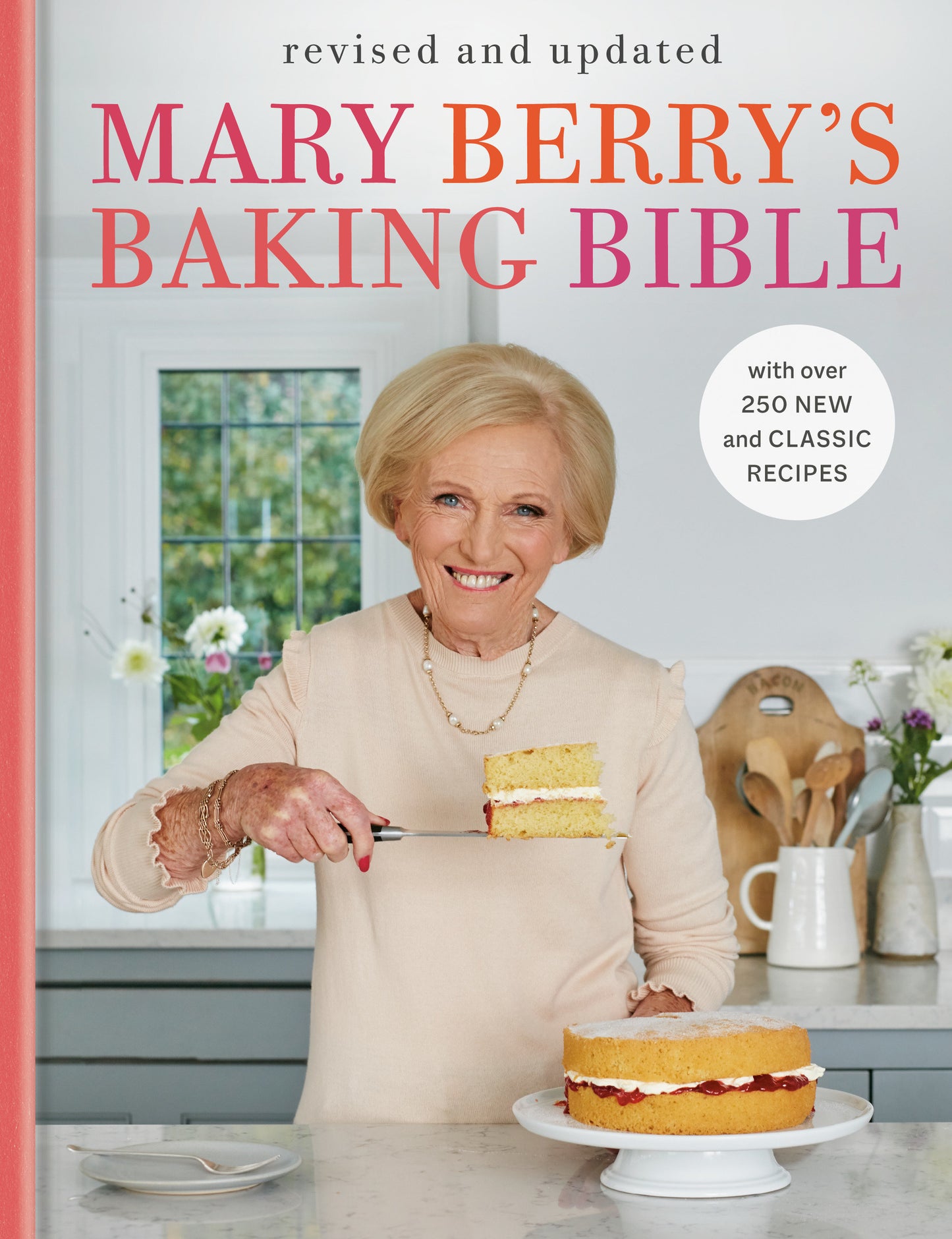 Mary Berry's Baking Bible: Revised and Updated - With Over 250 New and Classic Recipes