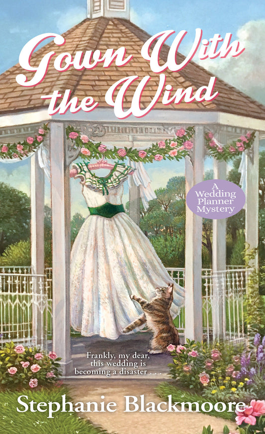 Gown with the Wind (A Wedding Planner Mystery) (Book:4)