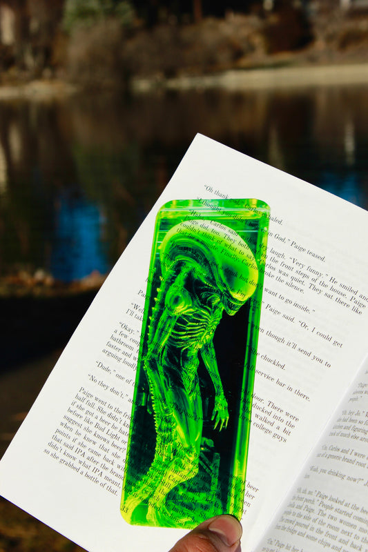 Alien Bookmark – Handmade UFO Stained Glass Effect Bookmark, Sci-Fi Page Marker, Extraterrestrial Gift, Cosmic Book Lover Accessory, Alien Fan Gift for Reading