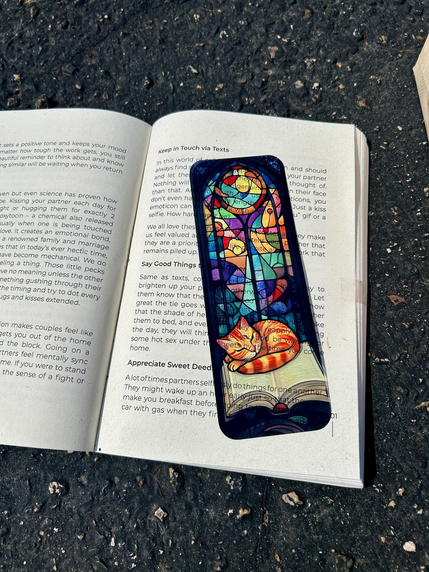 Stained Glass Sleepy Kitty Bookmark – Cozy Cat Lover Gift, Whimsical Meow Art, Cute Feline Reading Accessory