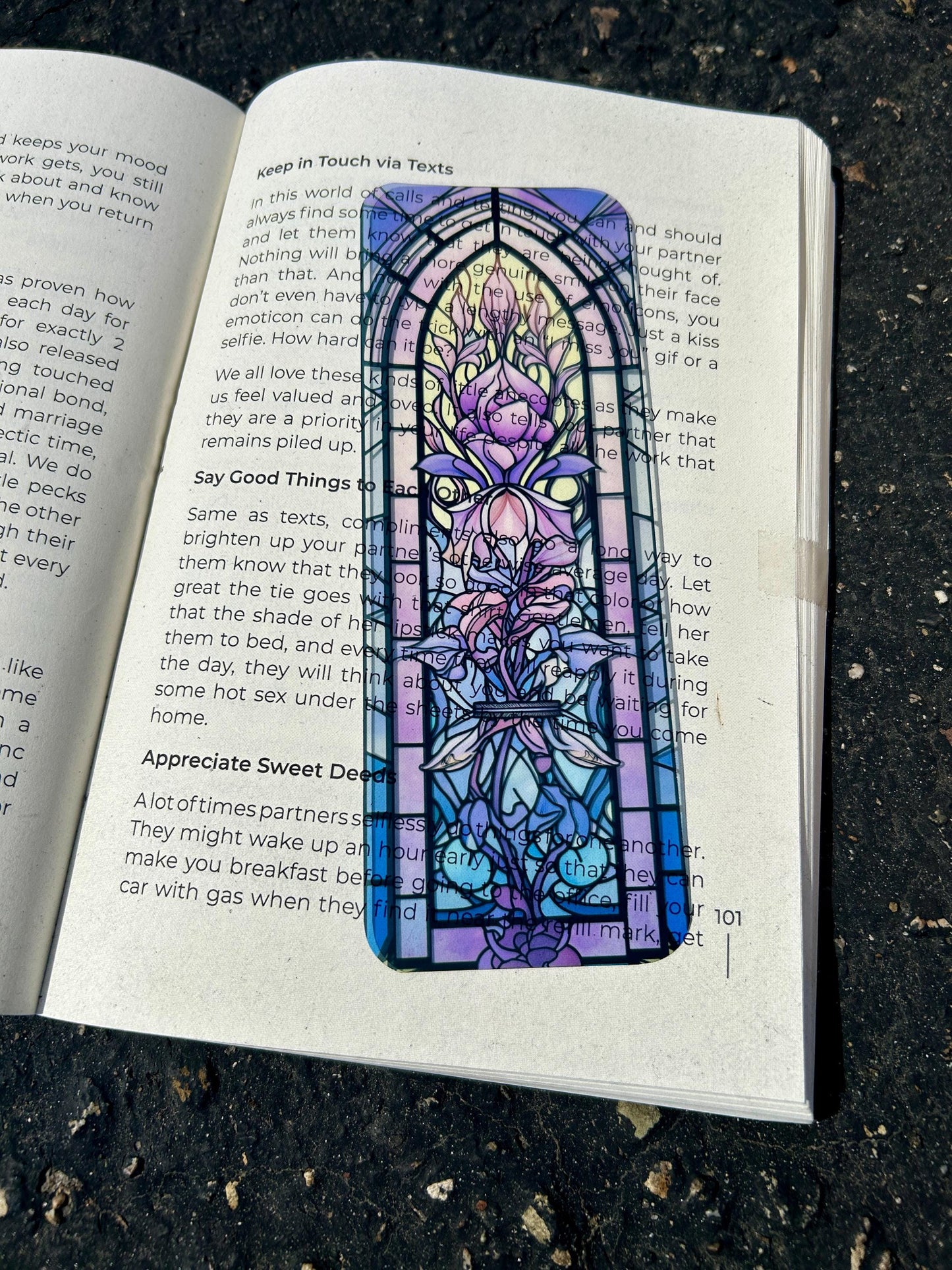 Stained Glass Lavender Flower Bookmark – Elegant Floral Design, Nature-Inspired Gift for Lavender Lovers